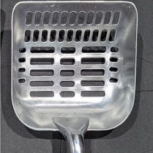 Cat litter scoopers, silver and white